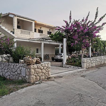 Apartments Zile Sućuraj Exteriör bild