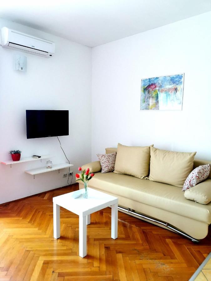 Apartments Zile Sućuraj Exteriör bild